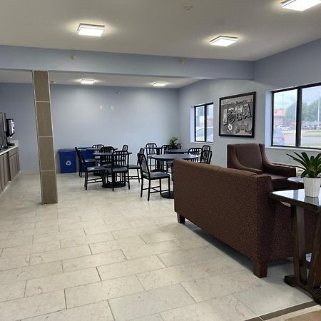 Super 8 By Wyndham Mason City Ngoại thất bức ảnh