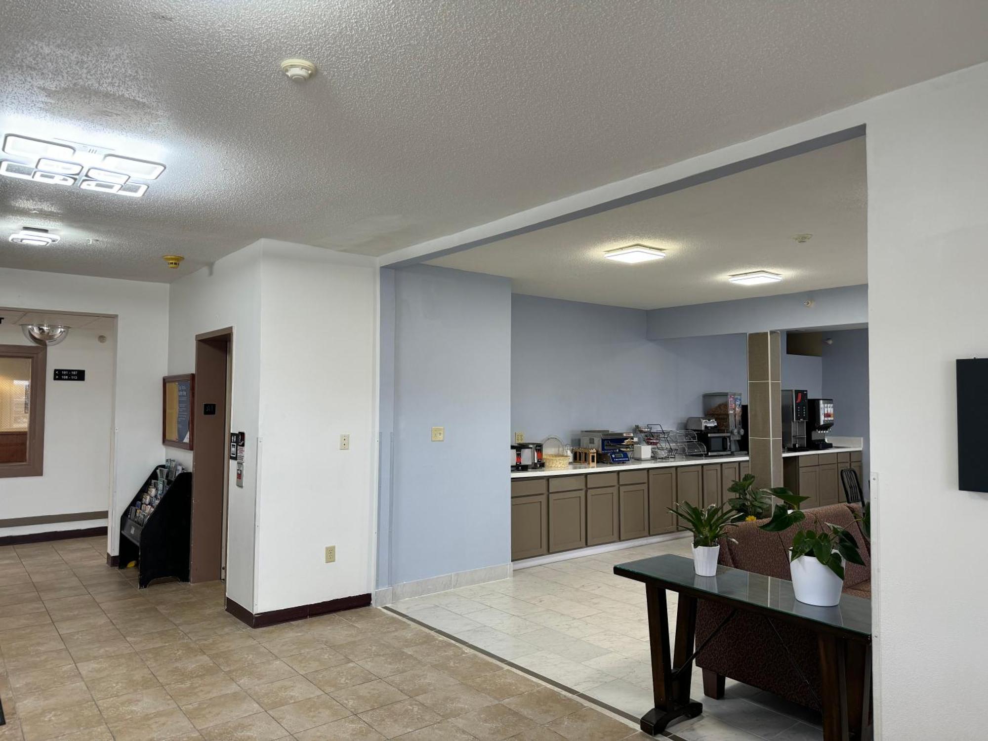 Super 8 By Wyndham Mason City Ngoại thất bức ảnh